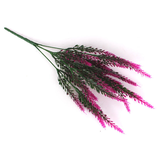 Künstliche Lavendelblüten im Freien