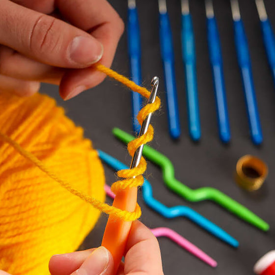 Ein praktisches Set Strick-Requisiten