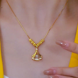 Schicke Ginkgoblatt-Halskette