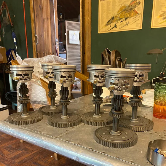 Kolben-Schädel-Gesichts-Skulptur