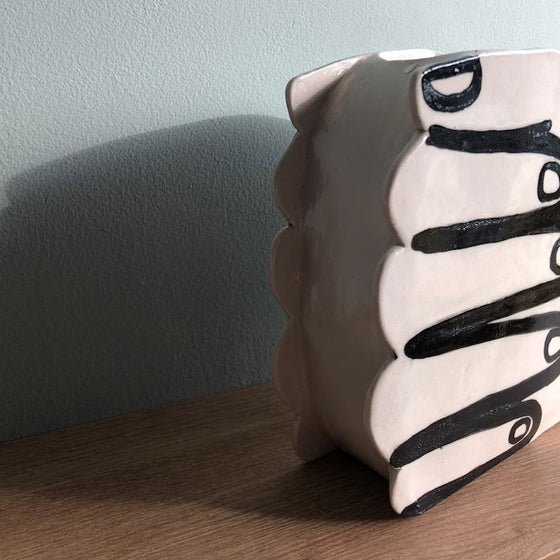 Einzigartige Handvase