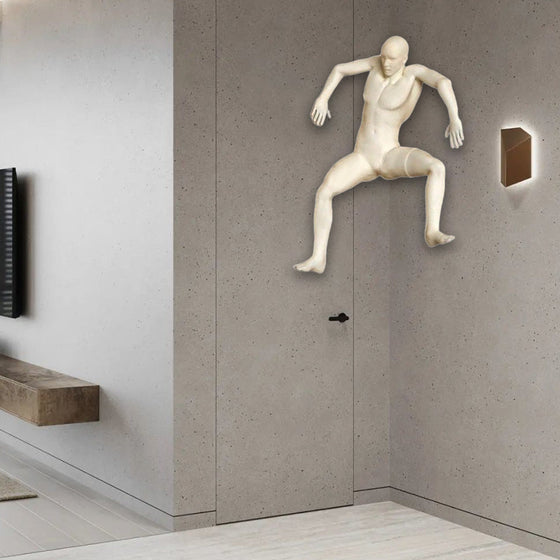 "Erschrockene" Charakter-Wandskulptur-Kletterer