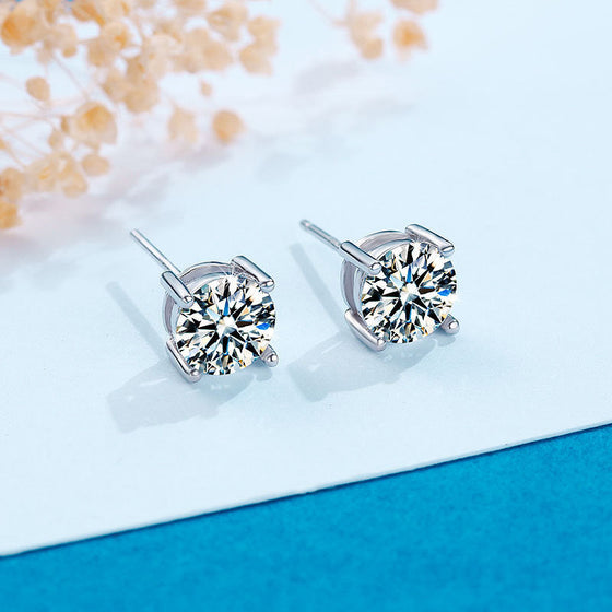 Klassische Moissanite-Ohrstecker mit vier Zacken