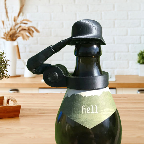 Soldier Salute Bierflaschen-Helm