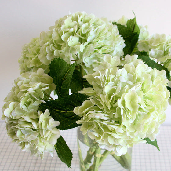 Künstliche Hortensienblumen im Freien💐