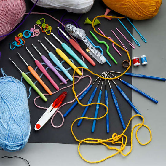 Ein praktisches Set Strick-Requisiten