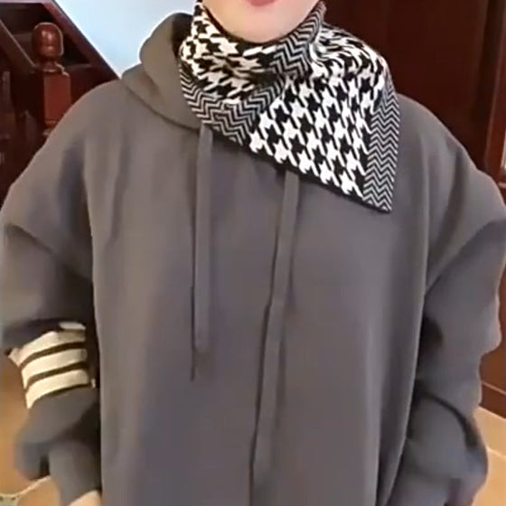 Modischer vielseitiger Dreiecksschal