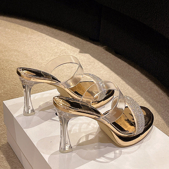 Transparente, hochhackige Hausschuhe mit Strasssteinen