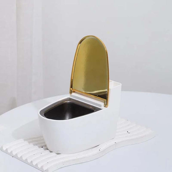 Kreative Aschenbecher-Toilettenform