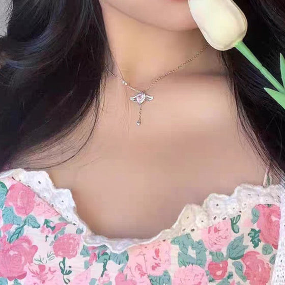 Amor-Herz-Halskette mit beweglichen Flügeln