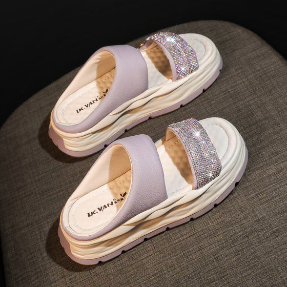 Funkelnde, höhenvergrößernde Sandalen mit Strasssteinen